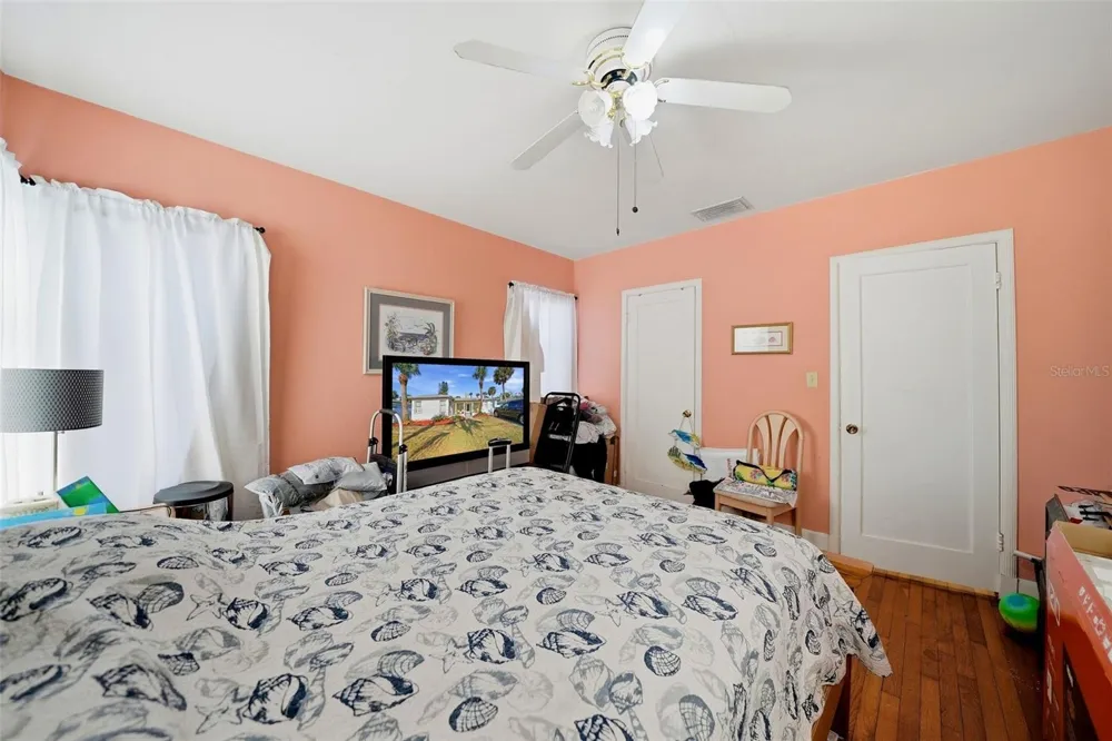 726 MANDALAY AVENUE Clearwater Beach, FL 33767