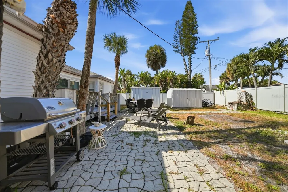 726 MANDALAY AVENUE Clearwater Beach, FL 33767