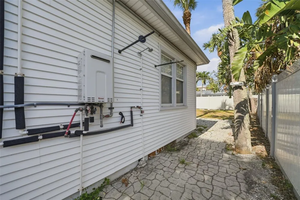 726 MANDALAY AVENUE Clearwater Beach, FL 33767