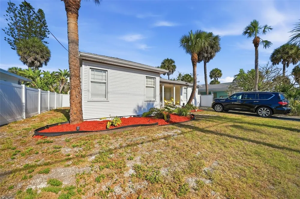 726 MANDALAY AVENUE Clearwater Beach, FL 33767