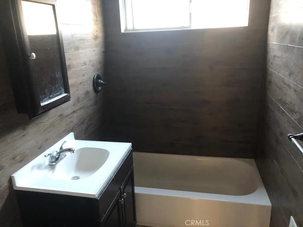 2026 S Ridgeley Los Angeles, CA 90016