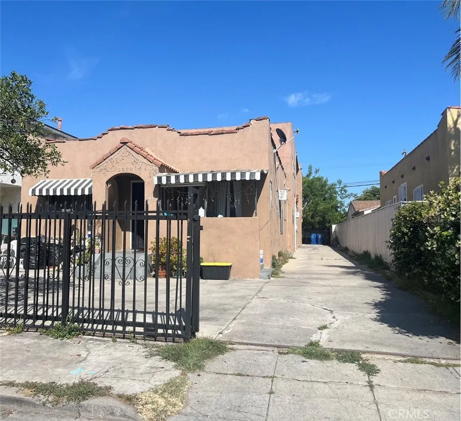 2026 S Ridgeley Los Angeles, CA 90016