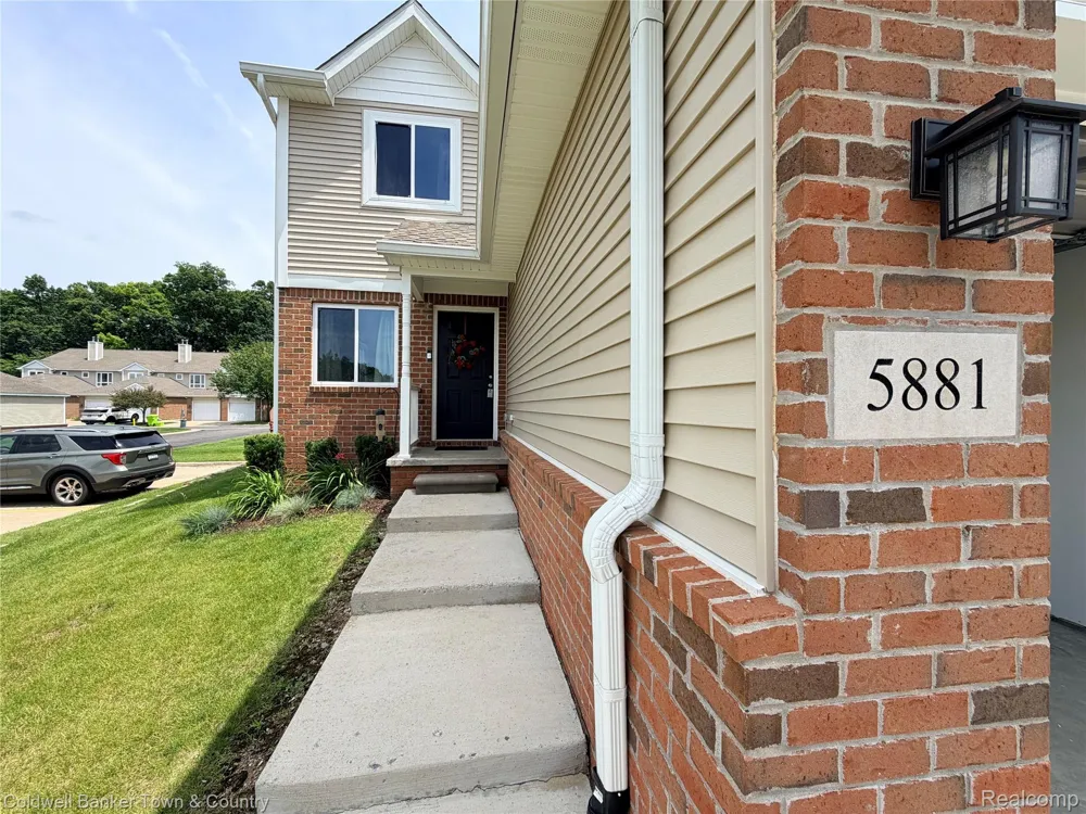 5881 Woodruff View Drive Brighton Township, MI 48116