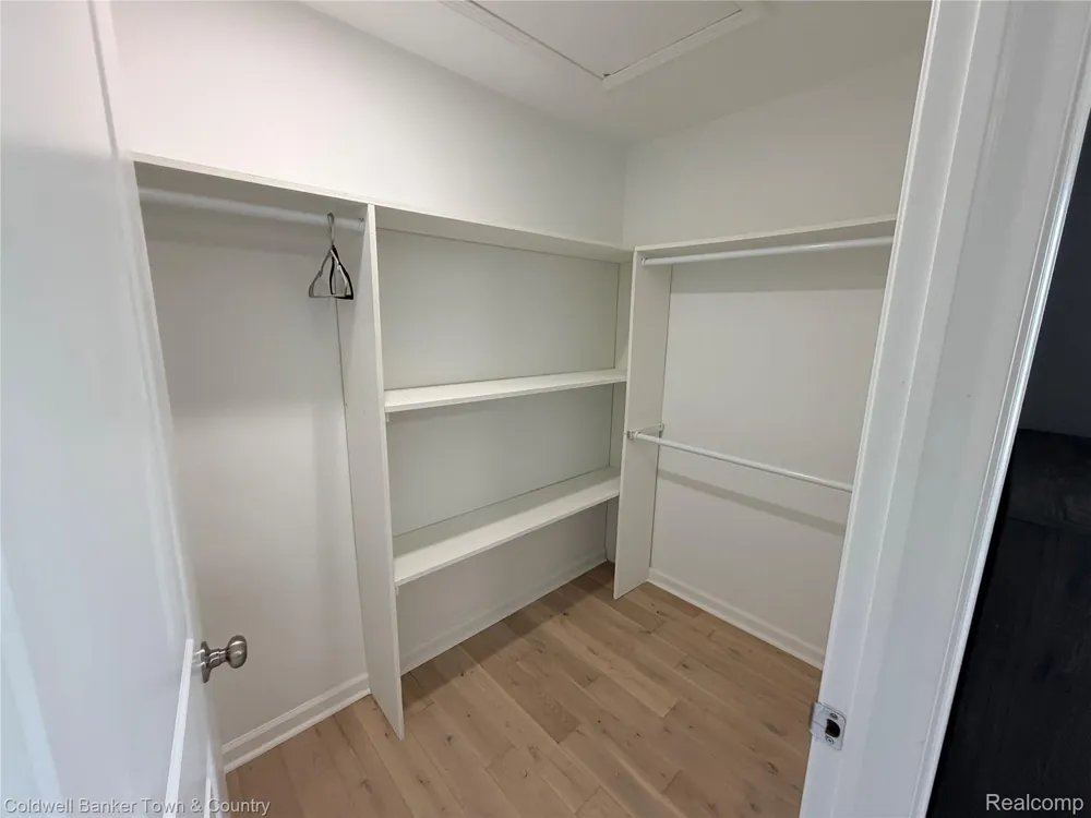 5881 Woodruff View Drive Brighton Township, MI 48116