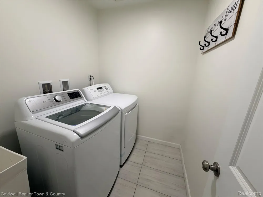 5881 Woodruff View Drive Brighton Township, MI 48116