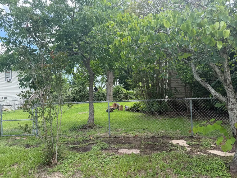 411 5th Street Palacios, TX 77465