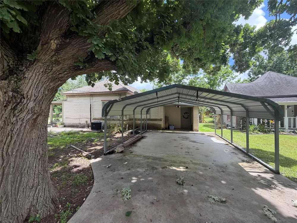 411 5th Street Palacios, TX 77465