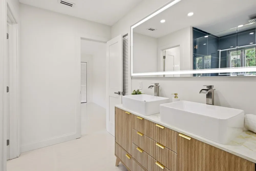 401 NW 3rd Place Dania Beach, FL 33004