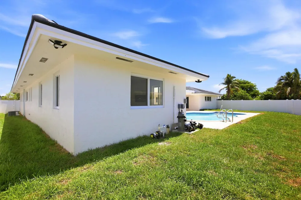 401 NW 3rd Place Dania Beach, FL 33004
