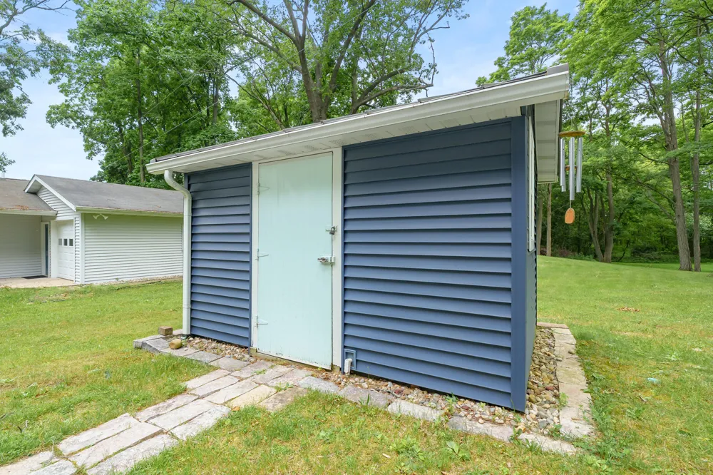 81735 Laguna Beach Park Road Lawton, MI 49065