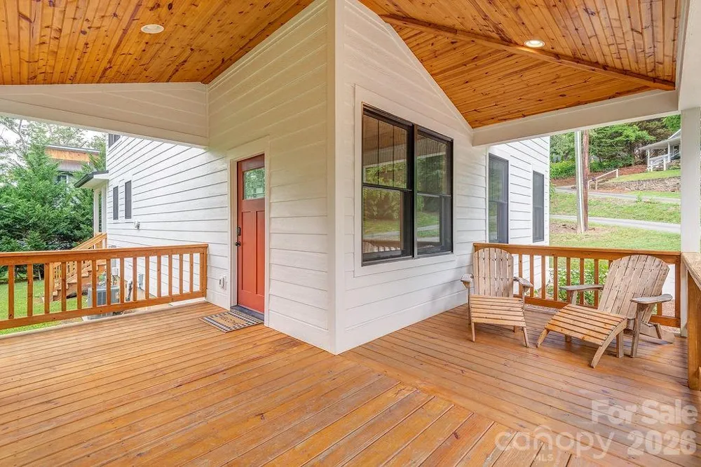 18 Wildwood Park Drive Weaverville, NC 28787