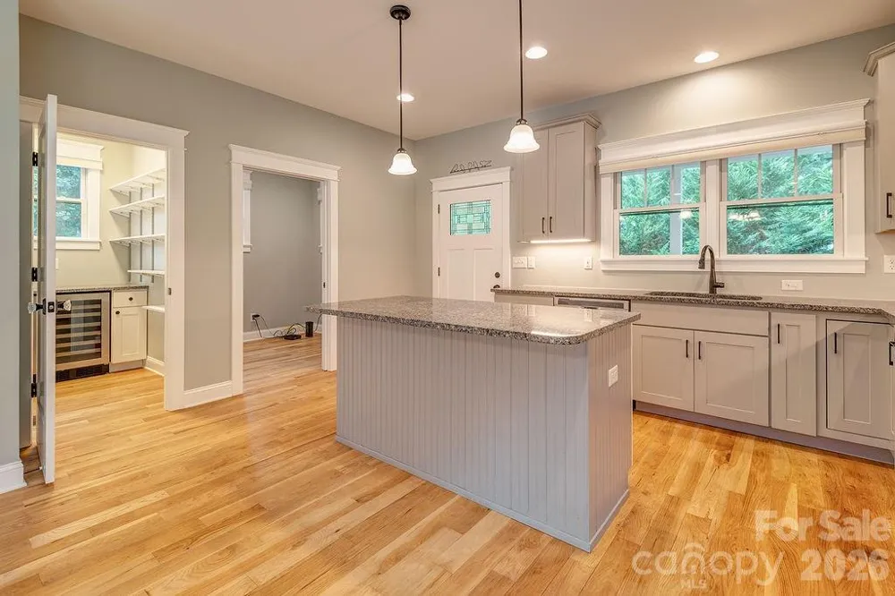 18 Wildwood Park Drive Weaverville, NC 28787