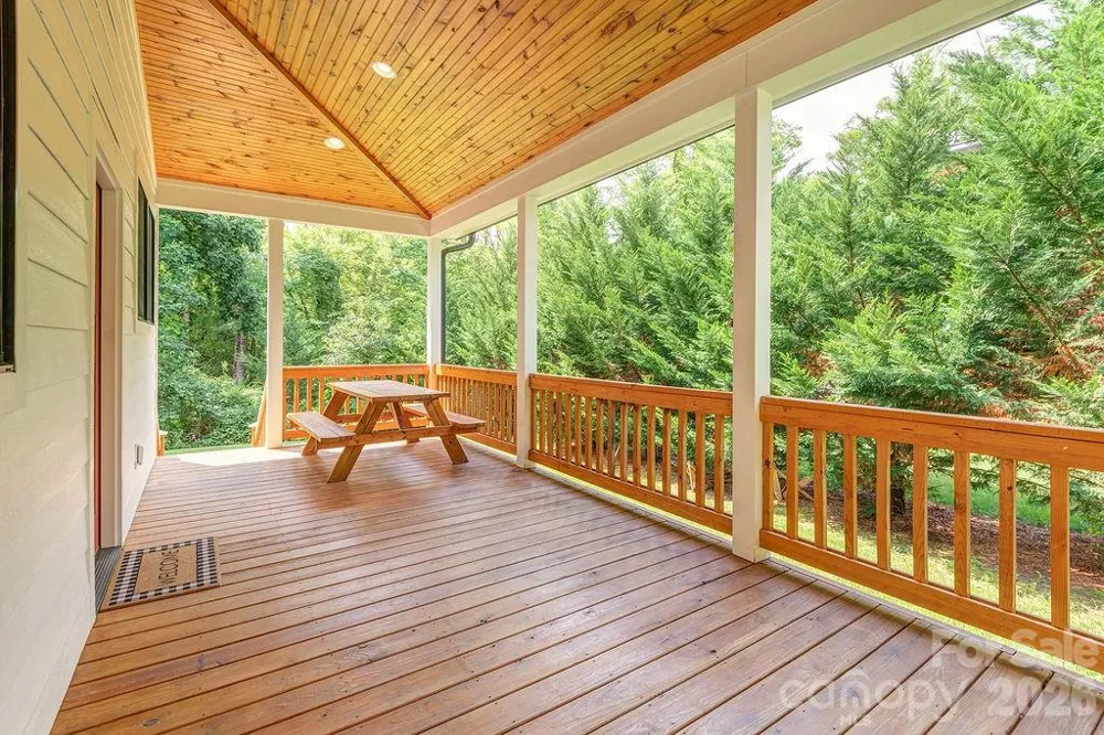 18 Wildwood Park Drive Weaverville, NC 28787