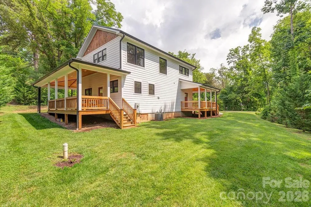 18 Wildwood Park Drive Weaverville, NC 28787