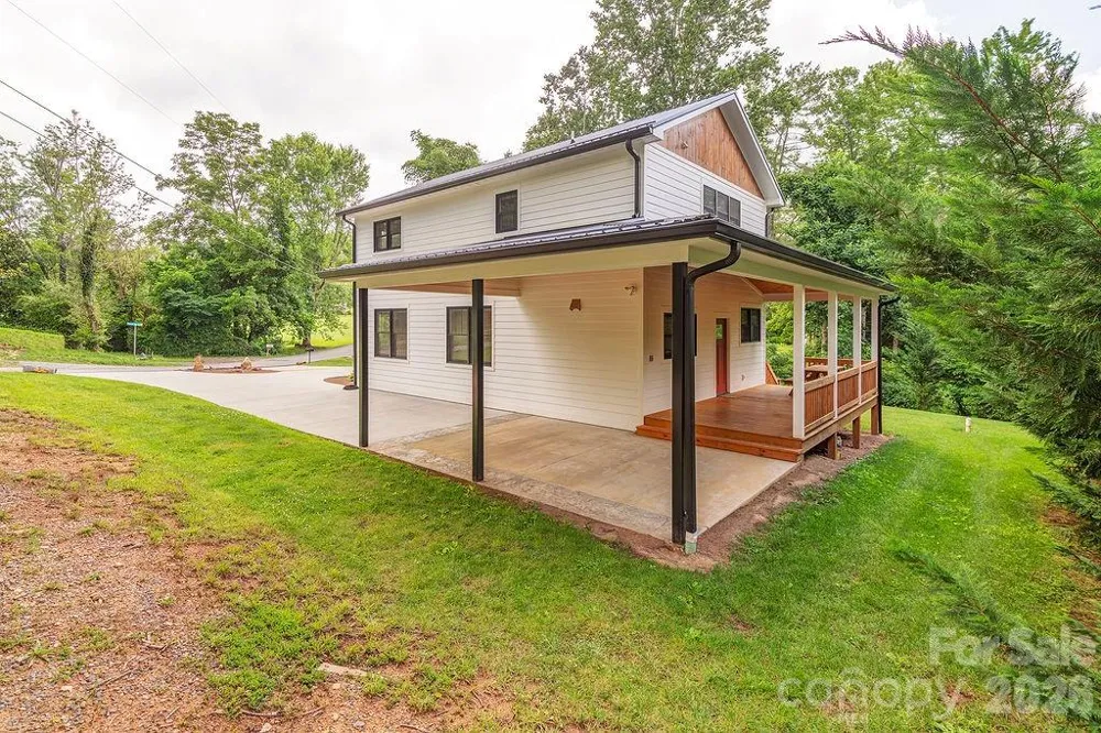 18 Wildwood Park Drive Weaverville, NC 28787