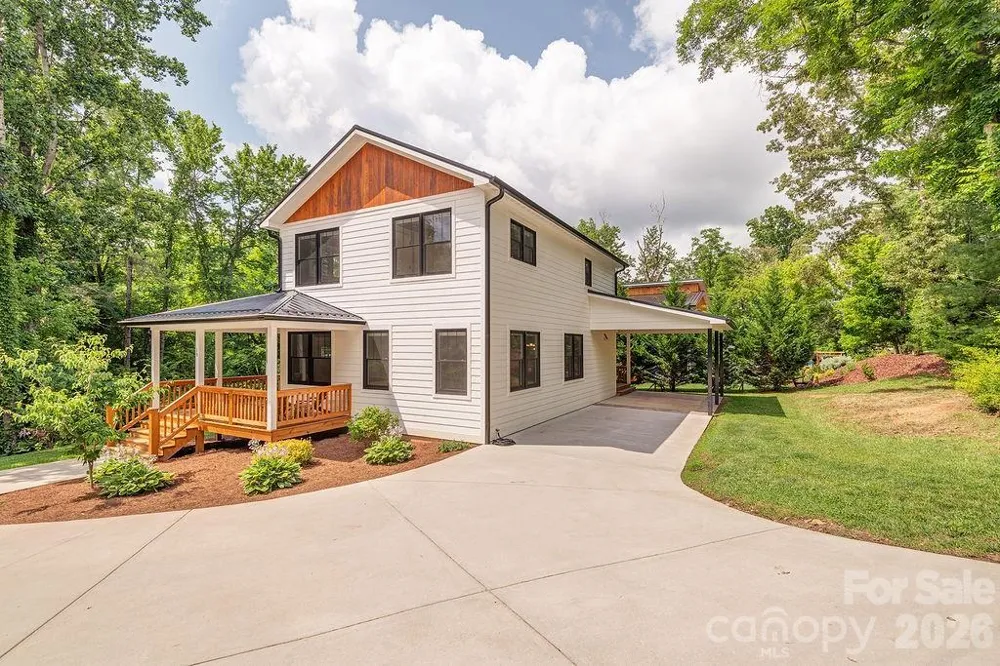 18 Wildwood Park Drive Weaverville, NC 28787