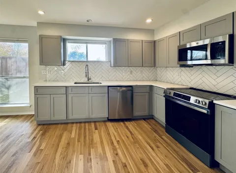 4616 W Lovers Lane #119