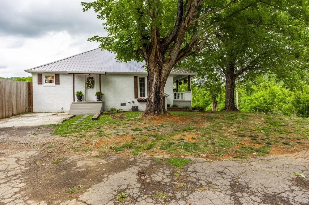 537 Defeated Creek Hwy Carthage, TN 37030