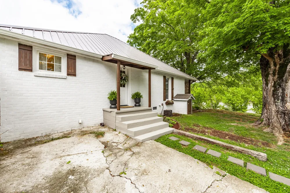 537 Defeated Creek Hwy Carthage, TN 37030