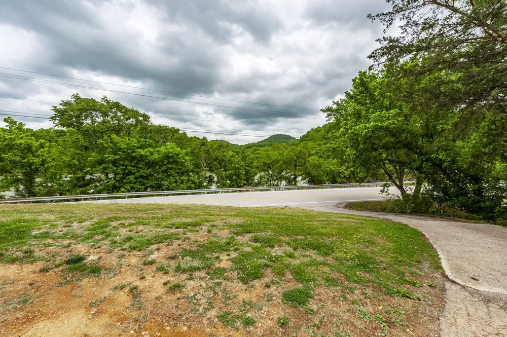 537 Defeated Creek Hwy Carthage, TN 37030