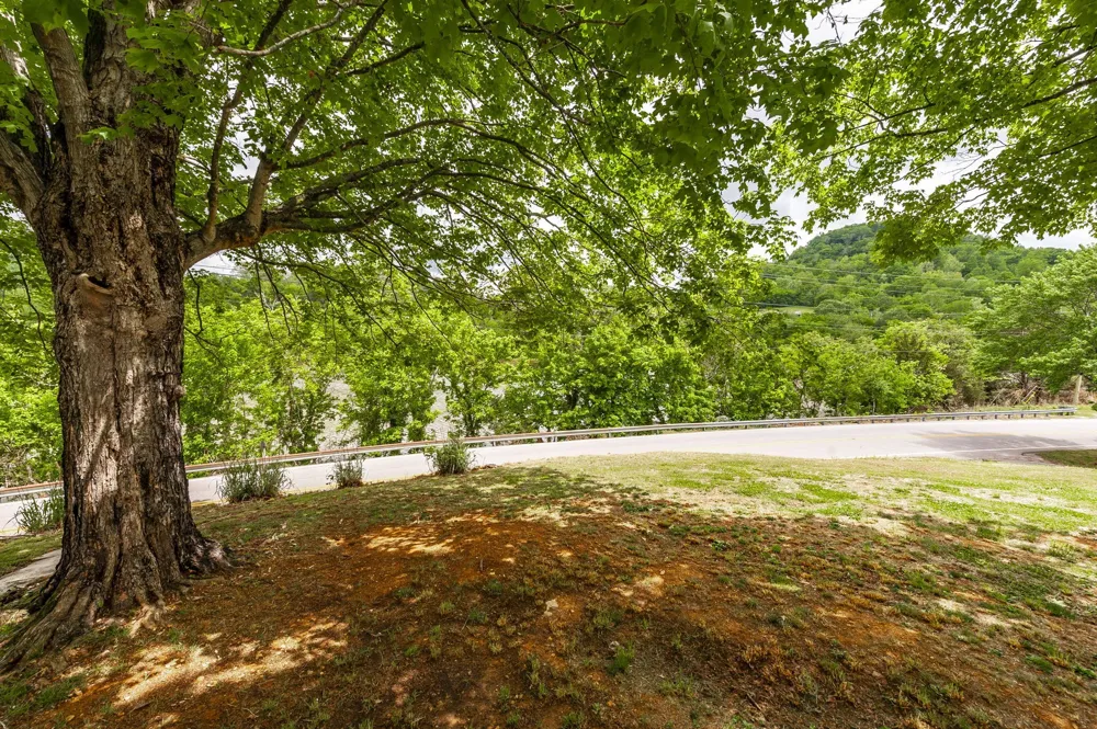 537 Defeated Creek Hwy Carthage, TN 37030