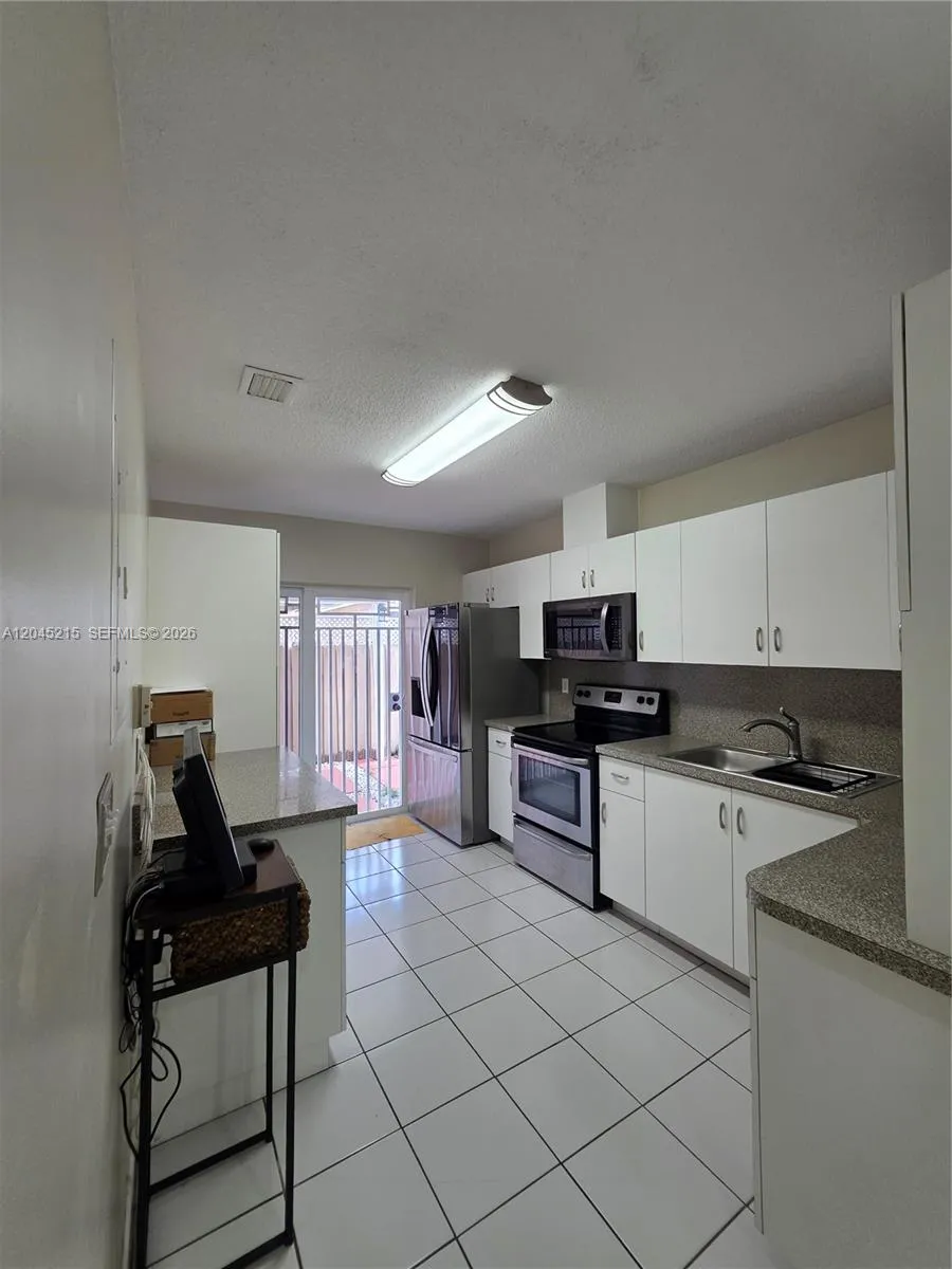 8905 NW 121 ST #0 Hialeah, FL 33018