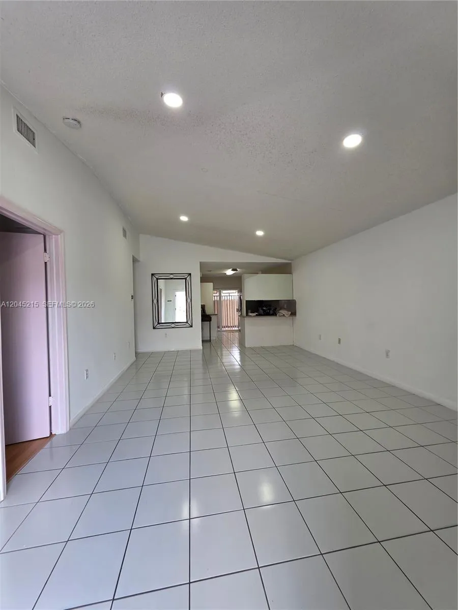 8905 NW 121 ST #0 Hialeah, FL 33018