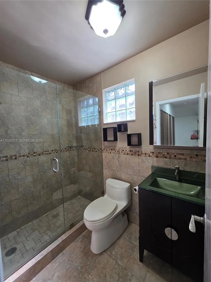 8905 NW 121 ST #0 Hialeah, FL 33018