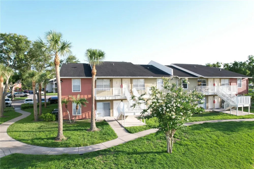 220 LAKE PARSONS GREEN #206 Brandon, FL 33511