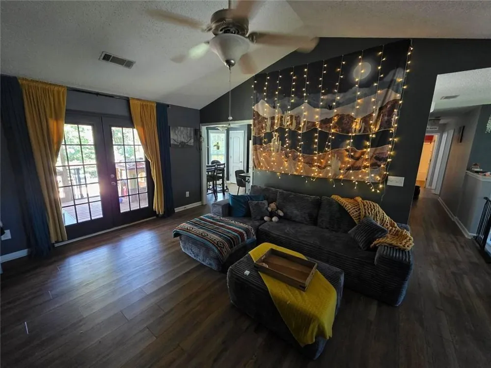 18 J & J DRIVE Lavonia, GA 30553