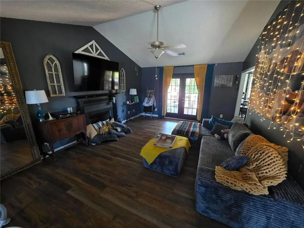 18 J & J DRIVE Lavonia, GA 30553