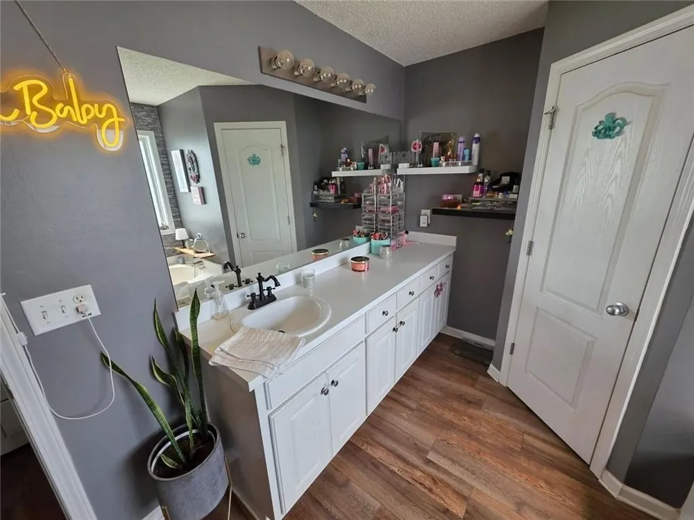 18 J & J DRIVE Lavonia, GA 30553
