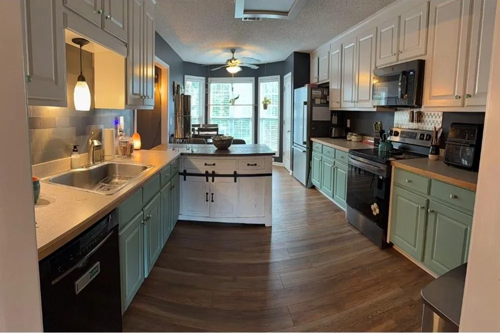 18 J & J DRIVE Lavonia, GA 30553