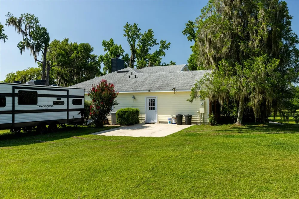 21601 OLD BELLAMY ROAD Alachua, FL 32615