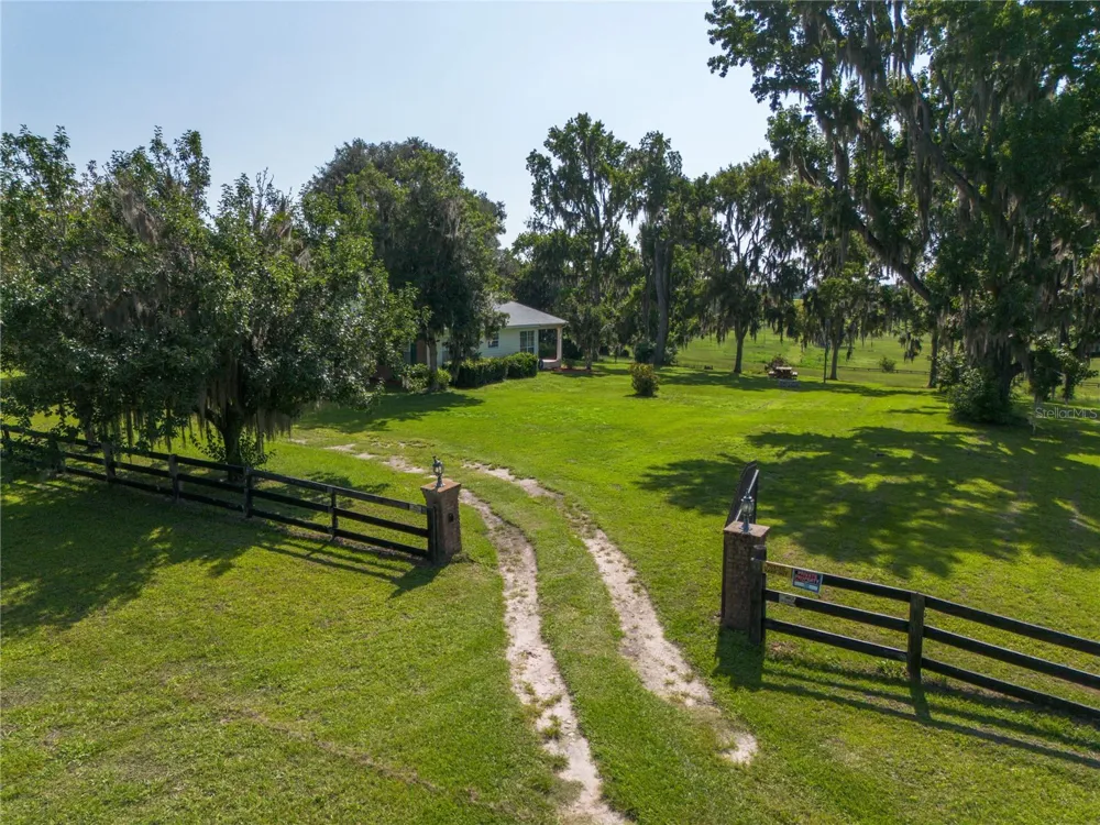 21601 OLD BELLAMY ROAD Alachua, FL 32615