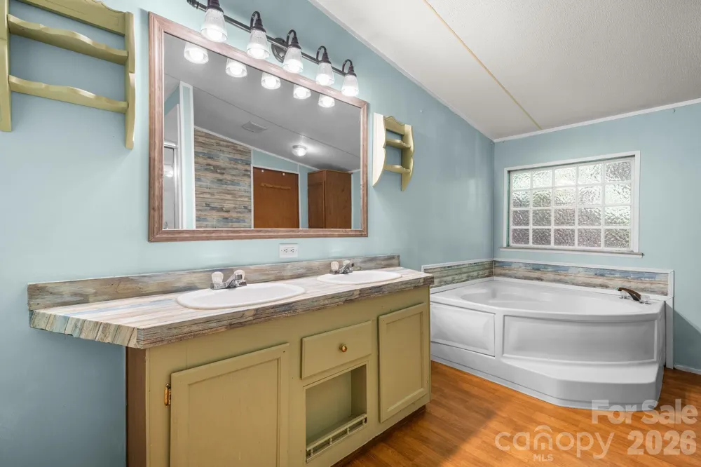 4901 Uncle Freds Place Morganton, NC 28655