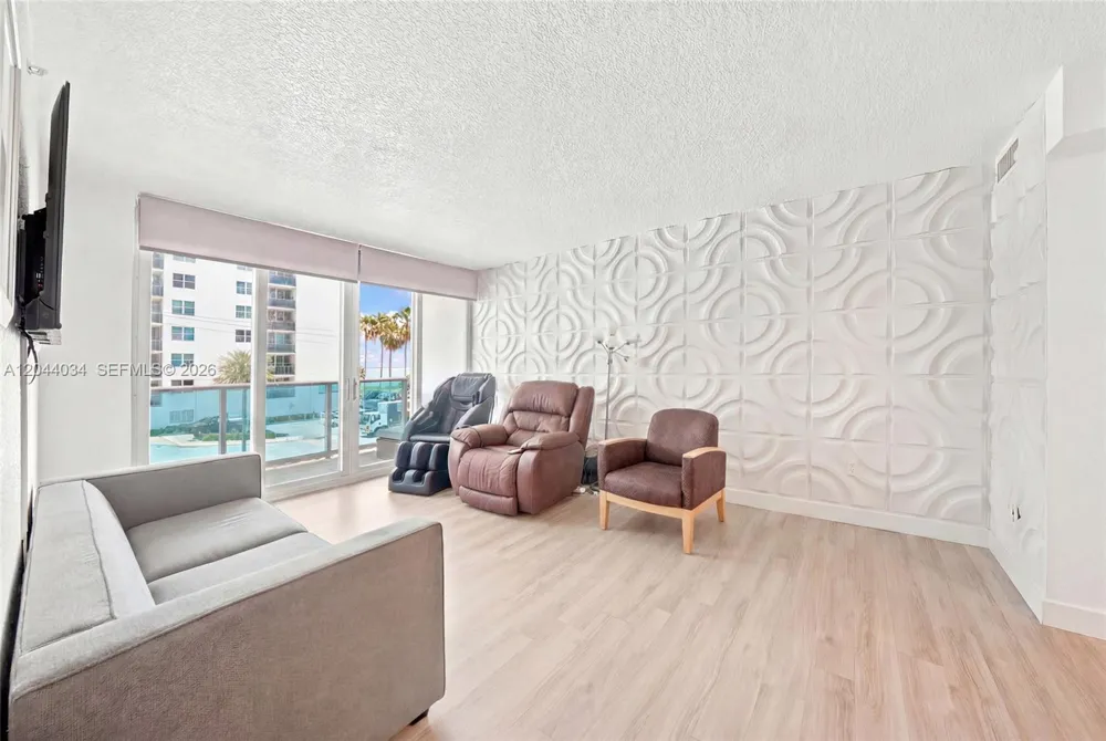 7501 E Treasure Dr #2S North Bay Village, FL 33141