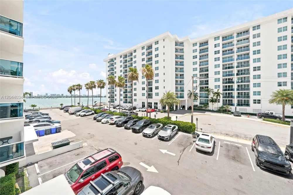 7501 E Treasure Dr #2S North Bay Village, FL 33141