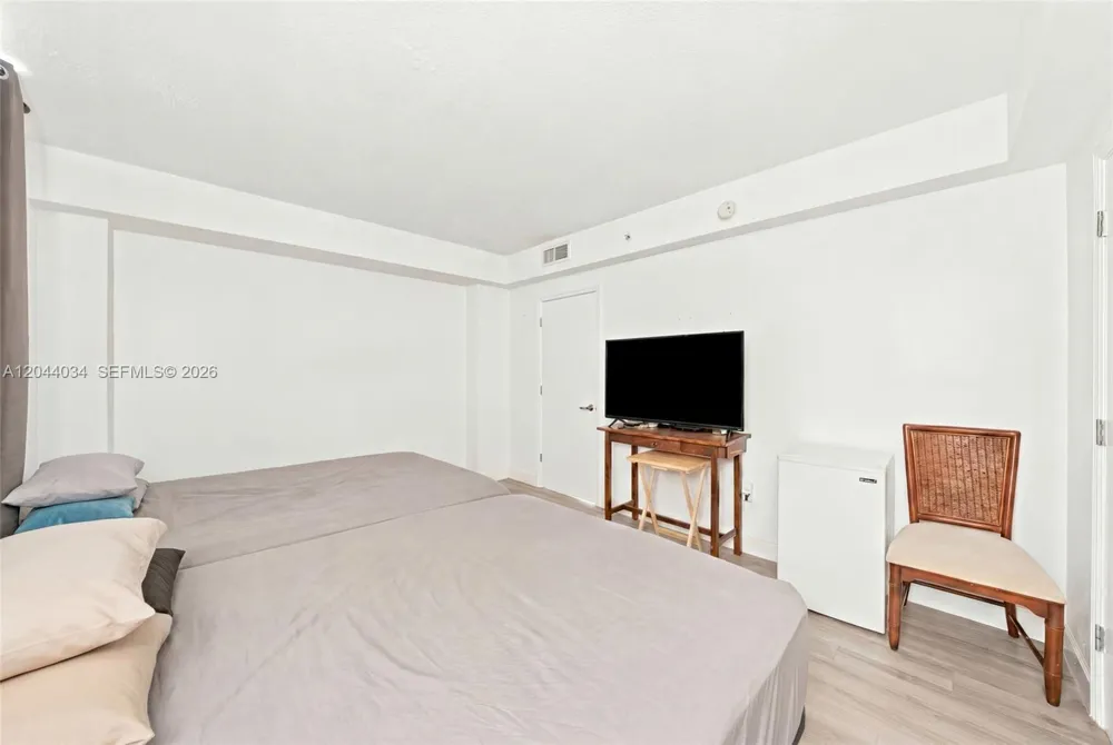 7501 E Treasure Dr #2S North Bay Village, FL 33141