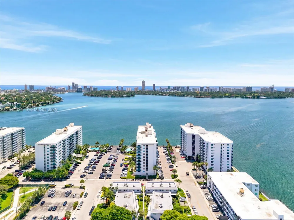 7501 E Treasure Dr #2S North Bay Village, FL 33141