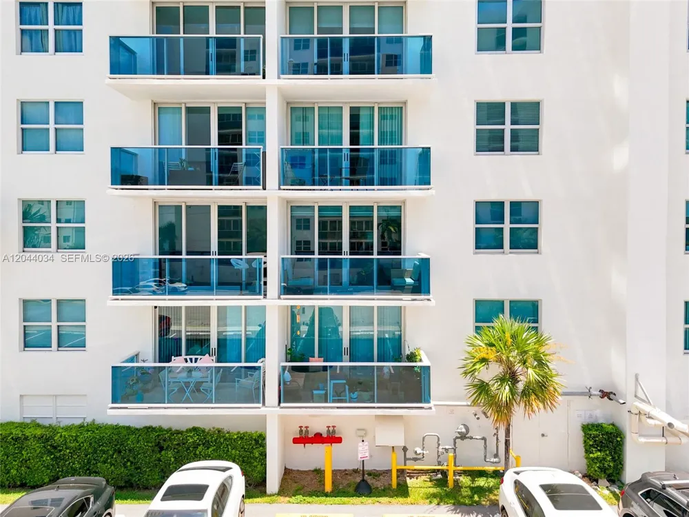 7501 E Treasure Dr #2S North Bay Village, FL 33141