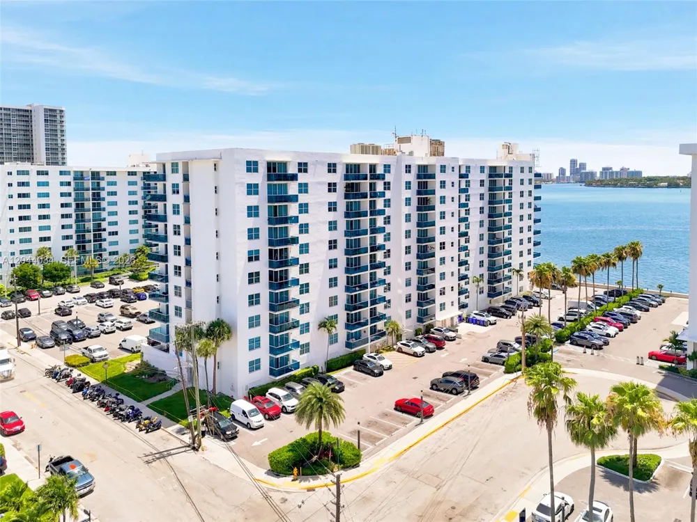 7501 E Treasure Dr #2S North Bay Village, FL 33141