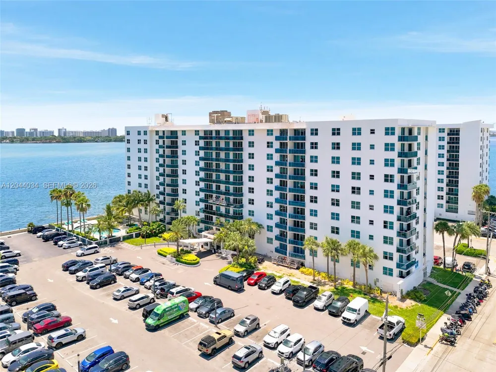 7501 E Treasure Dr #2S North Bay Village, FL 33141