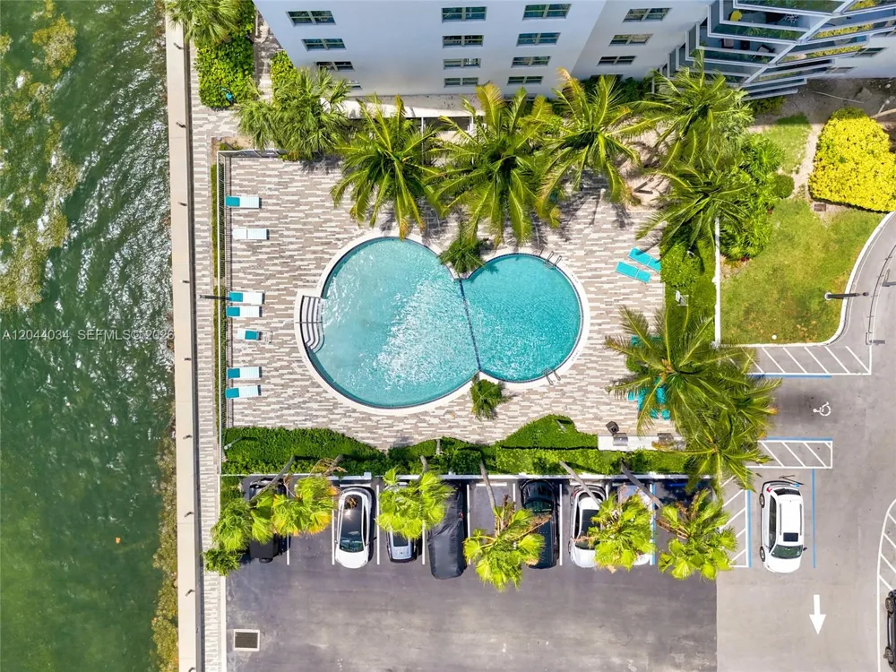 7501 E Treasure Dr #2S North Bay Village, FL 33141