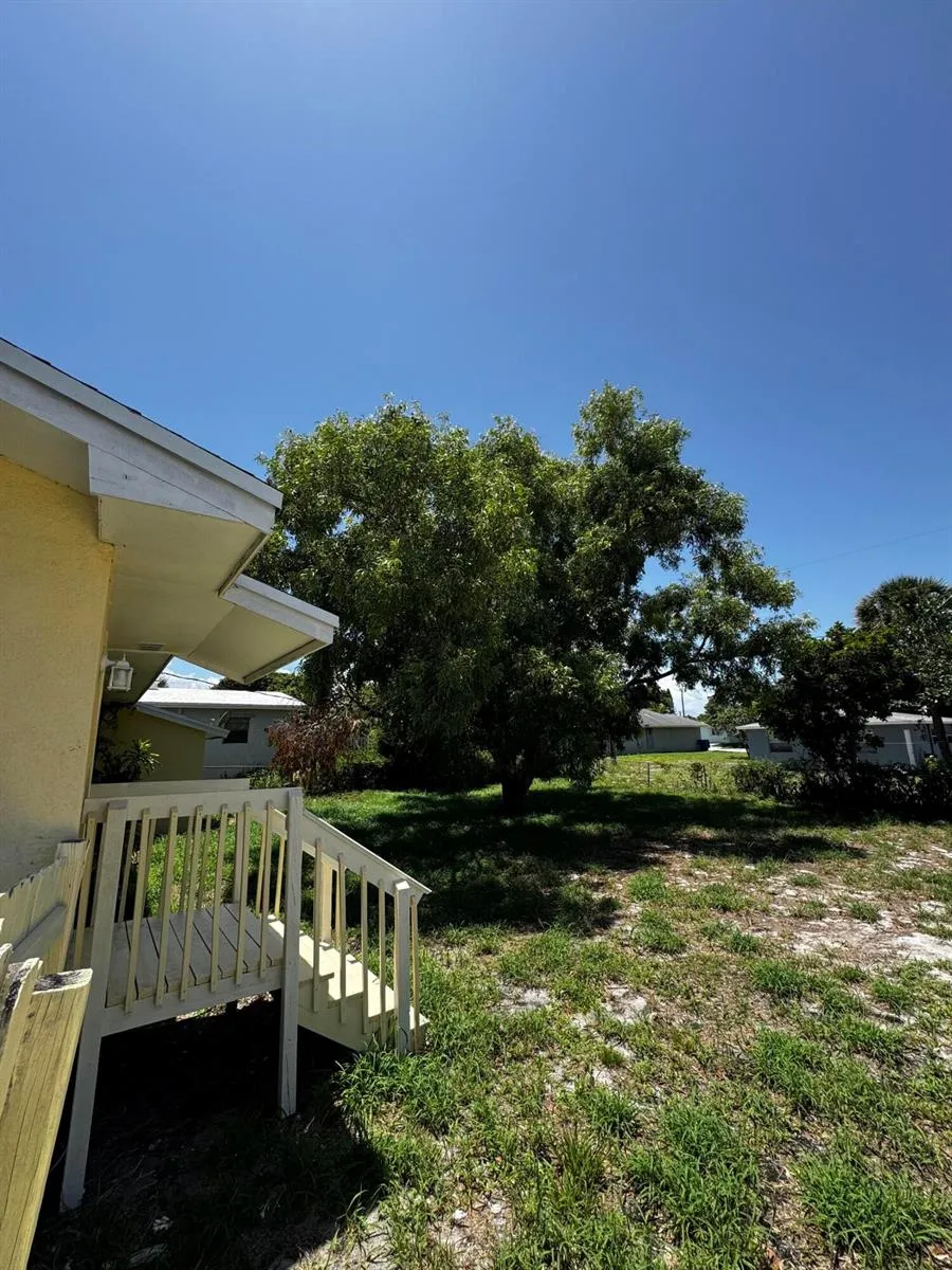 1464 W 32nd Street Riviera Beach, FL 33404