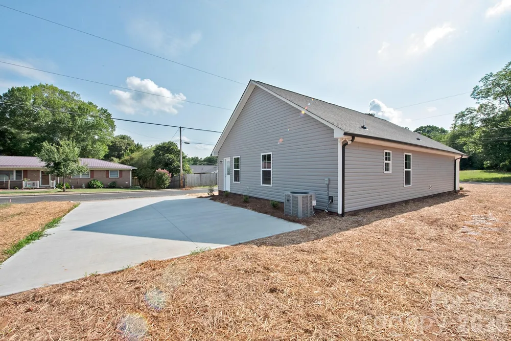 135 Beaver Street Landis, NC 28088