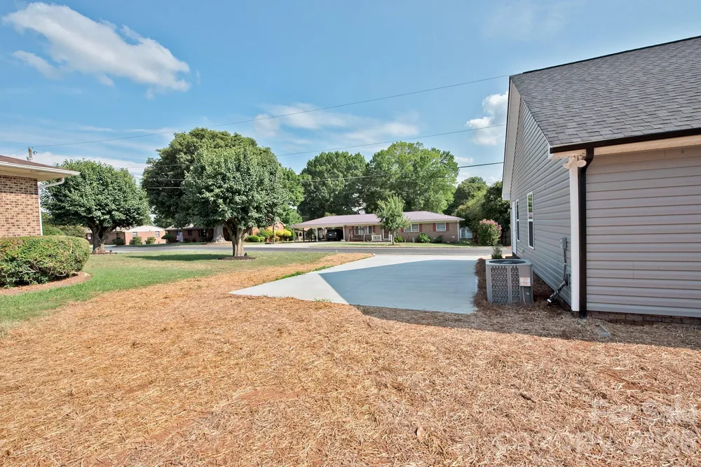 135 Beaver Street Landis, NC 28088