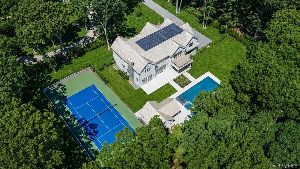 225 Norris Lane Bridgehampton, NY 11932