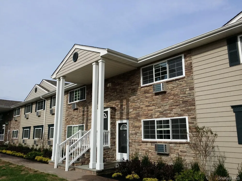 327 Brook Avenue #327-1A Bay Shore, NY 11706