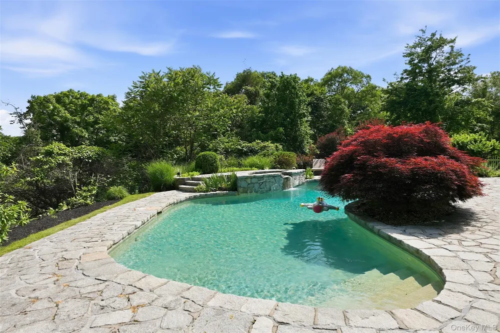 6 Hunting Trail Armonk, NY 10504